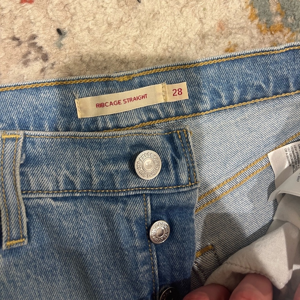 Levi Ribcage Straight Size 28 - Picture 2 of 3